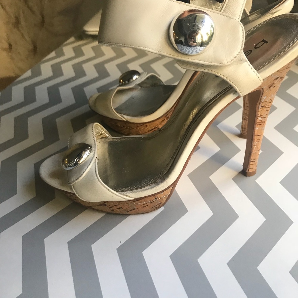 Chic White Leather Sandals - image 3